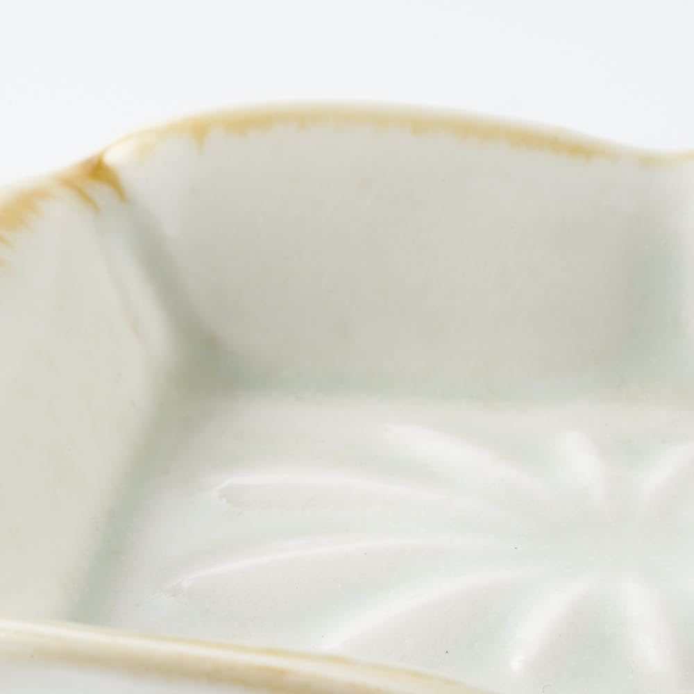 作家 水谷和音 はなびら豆皿(灰釉) 作家 水谷和音 陶磁器作家もの