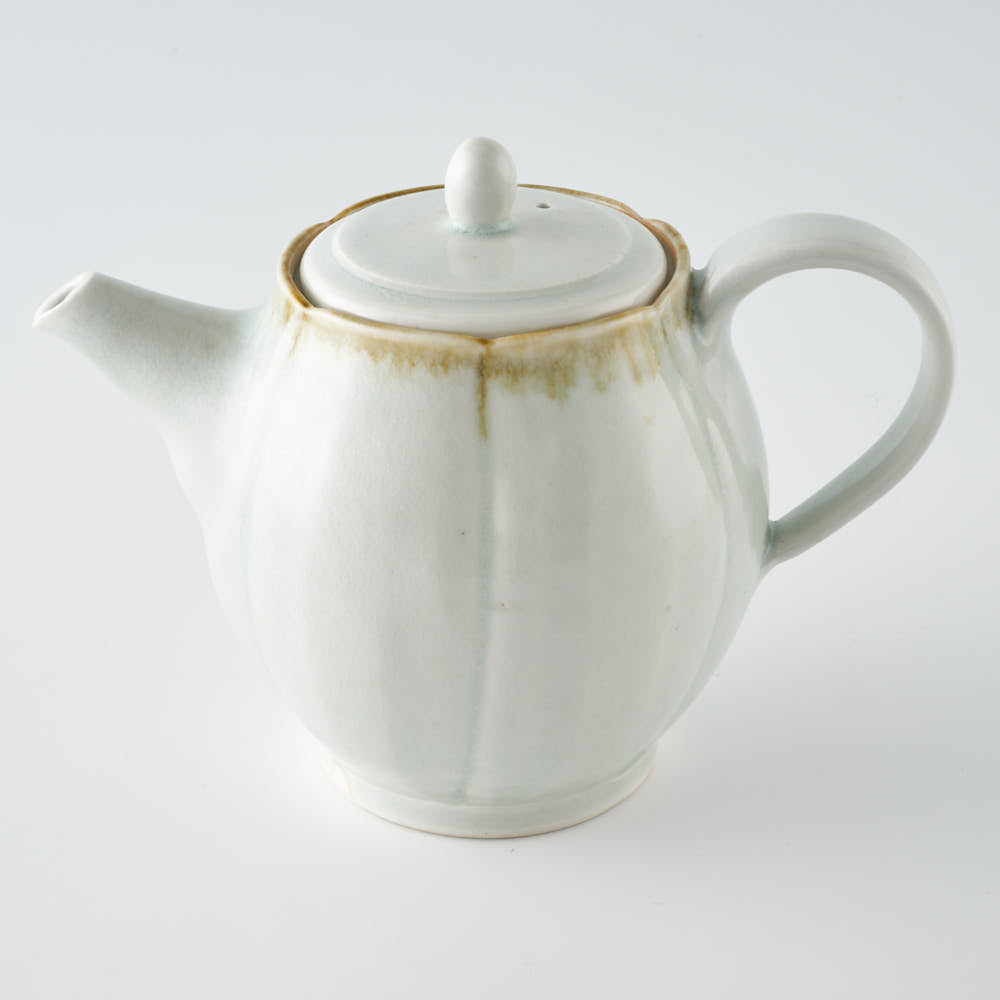 作家 水谷和音 輪花ポット（灰釉） ¥7,700 大人の焼き物