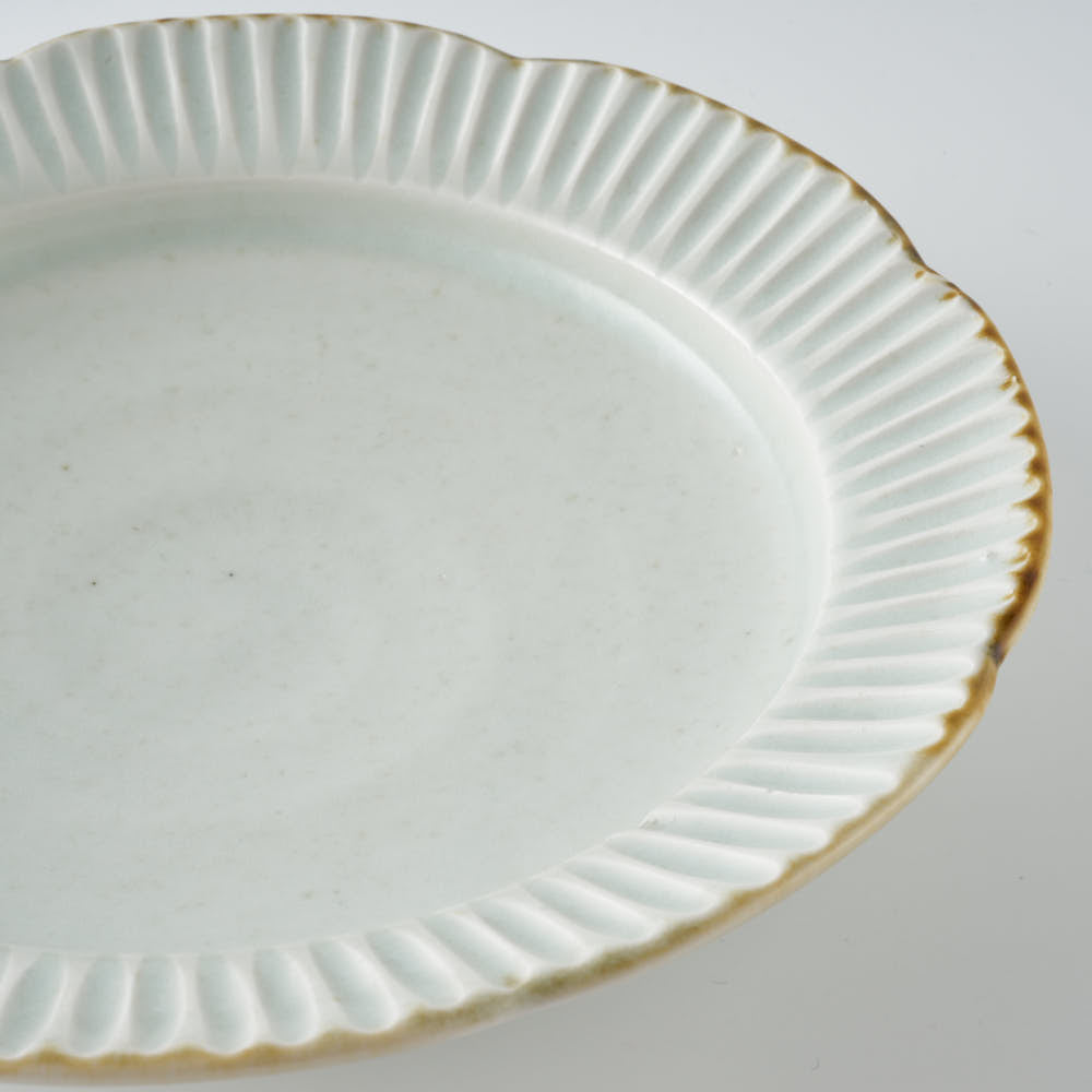 作家 水谷和音 しのぎ輪花 6.5寸リム皿(灰釉) 作家 水谷和音 陶磁器作家もの