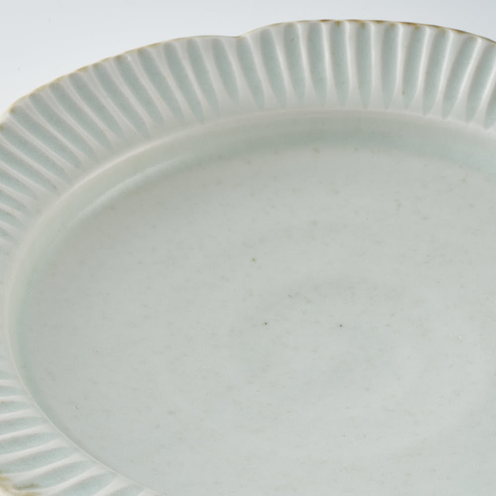 作家 水谷和音 しのぎ輪花 6.5寸リム皿(灰釉) 作家 水谷和音 陶磁器作家もの