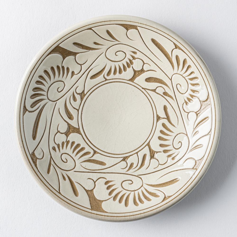 やちむん 育陶園 唐草線彫 5寸皿 白唐草 やちむん 育陶園 やちむん