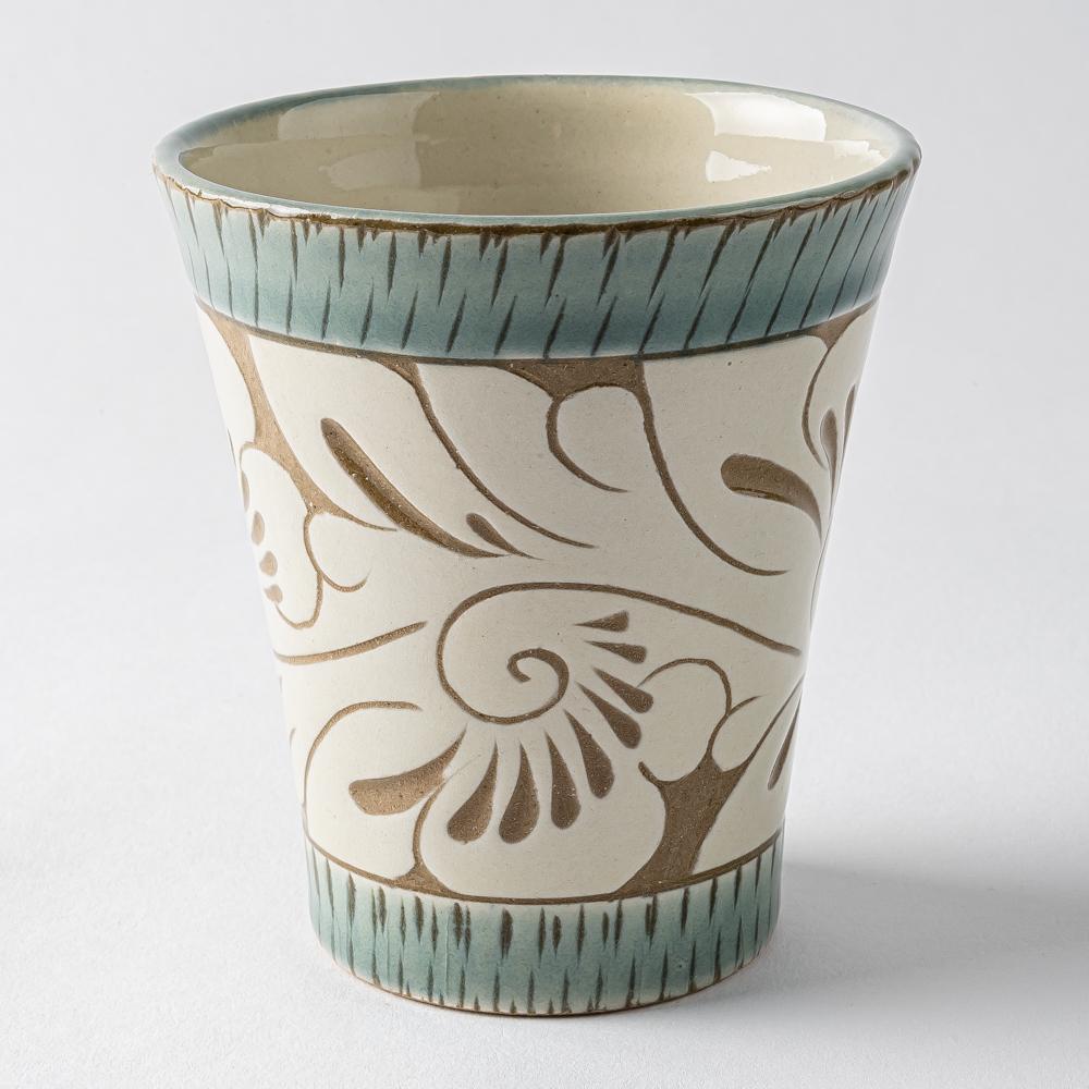 やちむん 育陶園 唐草線彫 フリーカップ中 緑釉唐草白抜 やちむん 育陶園 やちむん