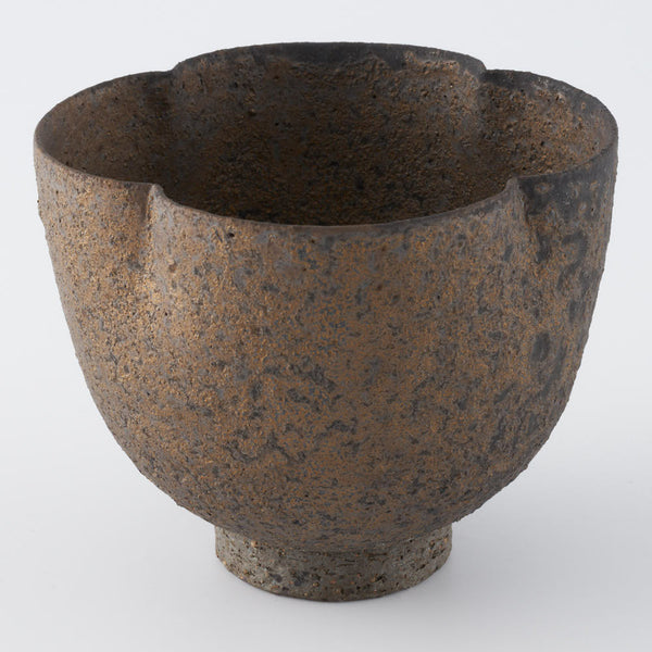 作家 冨部咲喜子 鉄釉輪花カップ ¥3,850 大人の焼き物