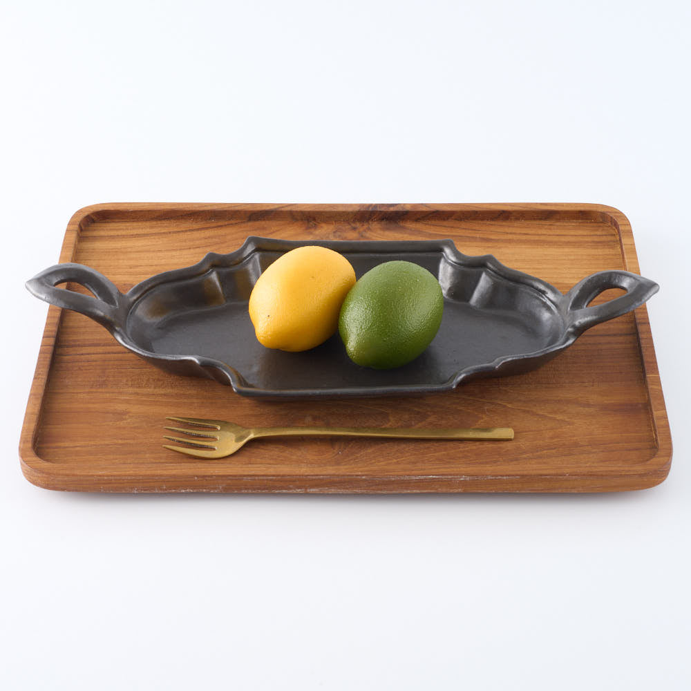 作家　古角志奈帆　トンガリ取手フリル長皿　matt black 作家　古角志奈帆 陶磁器作家もの