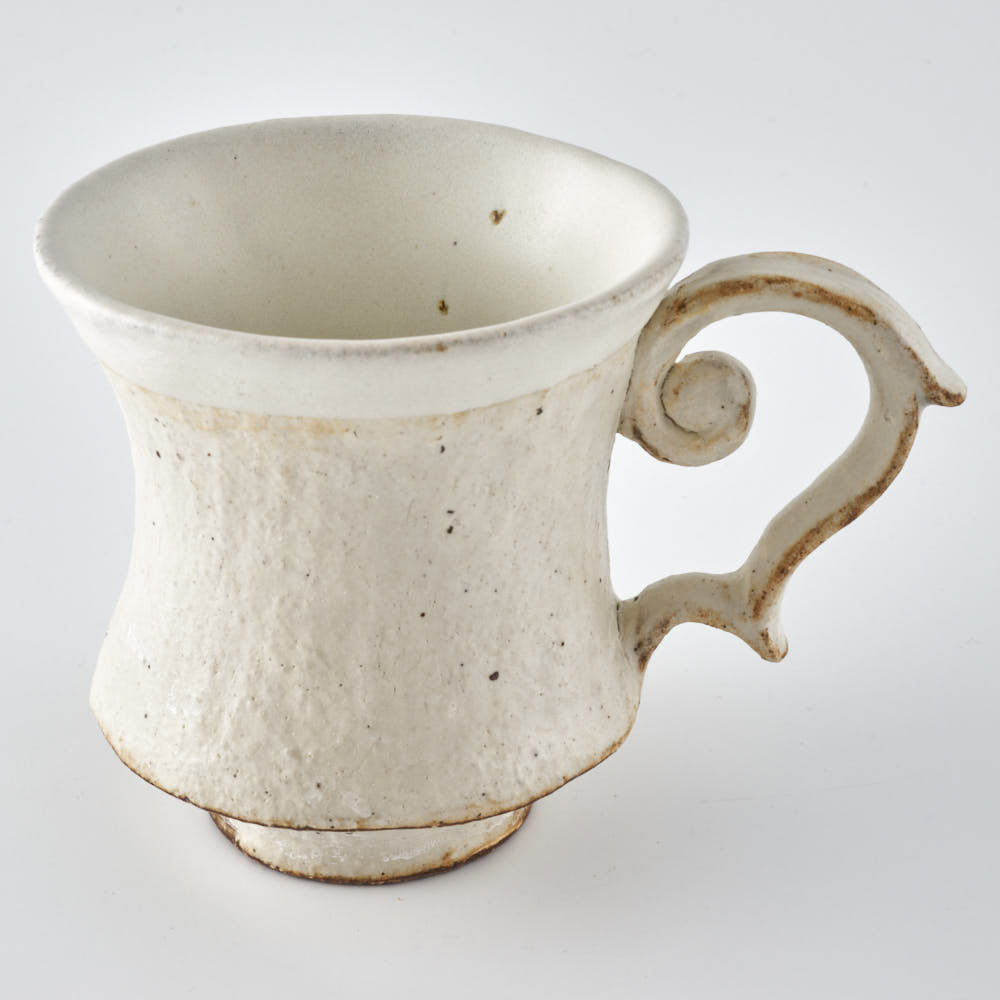作家　古角志奈帆　羽取手マグカップ（白） 作家　古角志奈帆 陶磁器作家もの