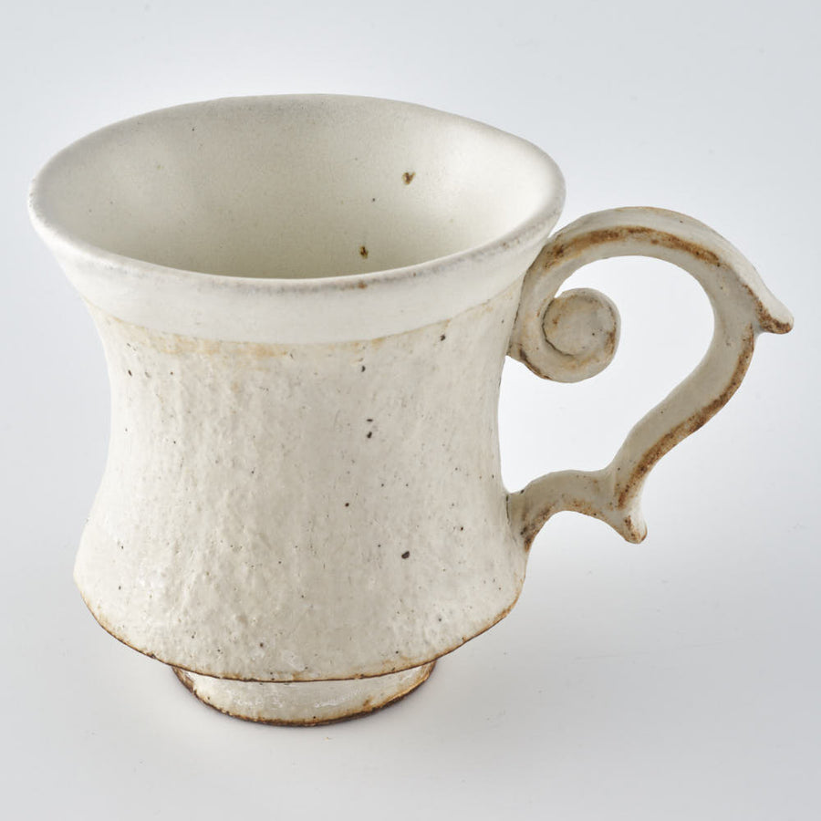 作家　古角志奈帆　羽取手マグカップ（白） 作家　古角志奈帆 陶磁器作家もの