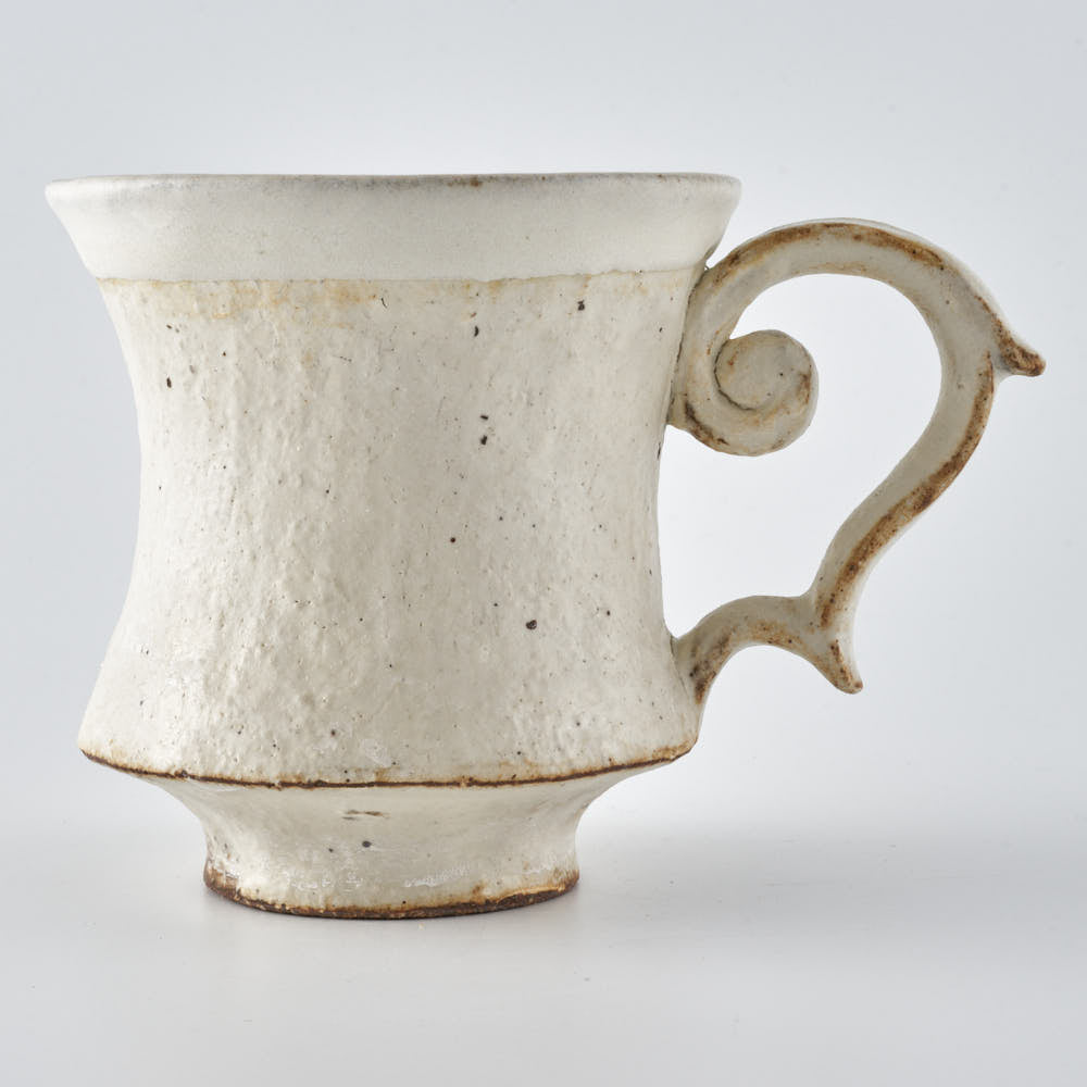 作家　古角志奈帆　羽取手マグカップ（白） 作家　古角志奈帆 陶磁器作家もの