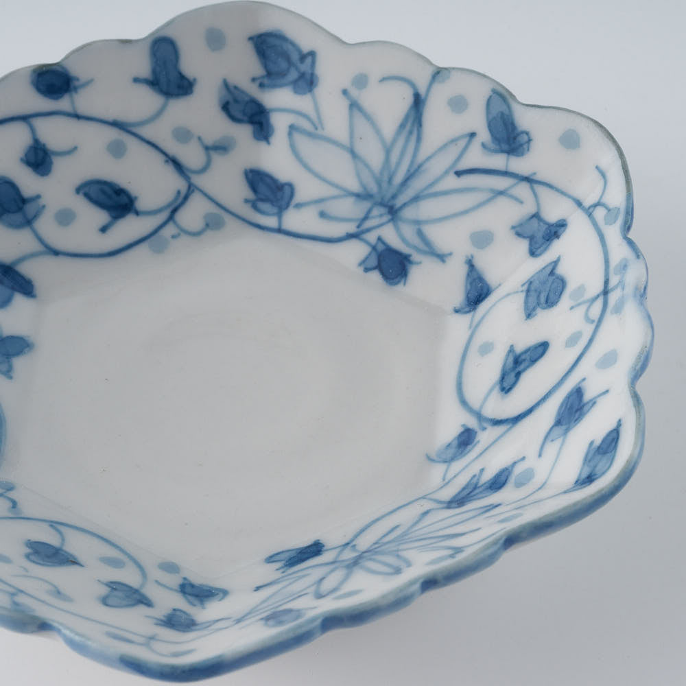 作家　前田麻美　染付 花唐草 豆皿 作家　前田麻美 陶磁器作家もの