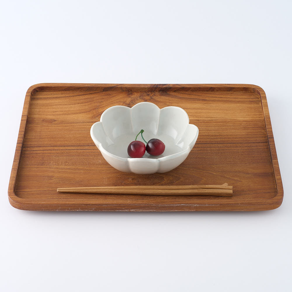 作家　鈴木まどか　白瓷菊割楕円中鉢