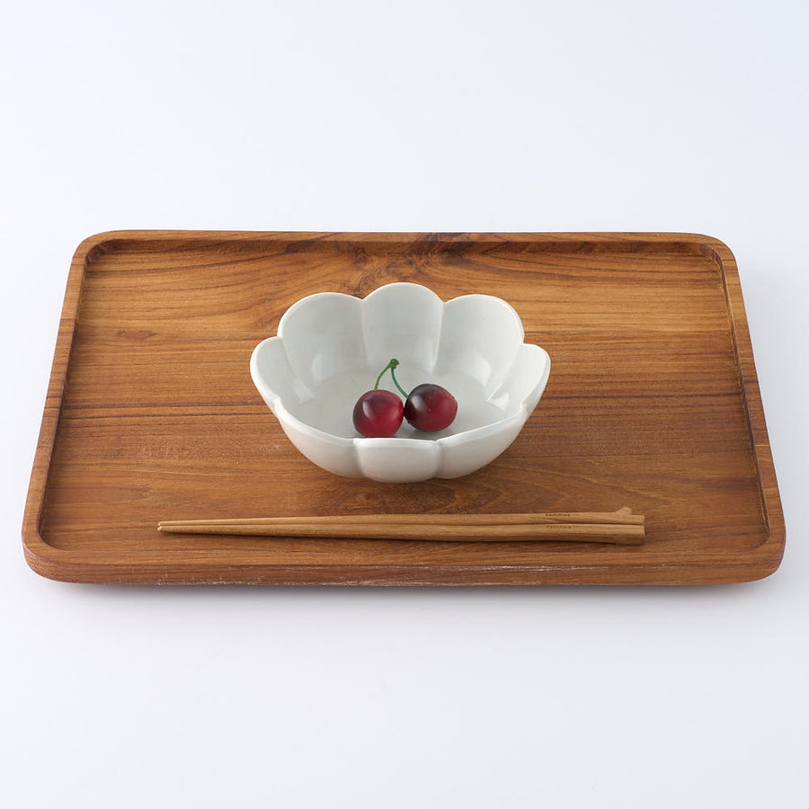 作家　鈴木まどか　白瓷菊割楕円中鉢