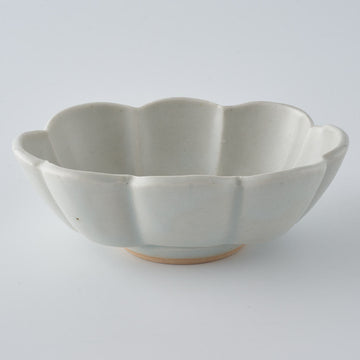 作家　鈴木まどか　白瓷菊割楕円豆鉢