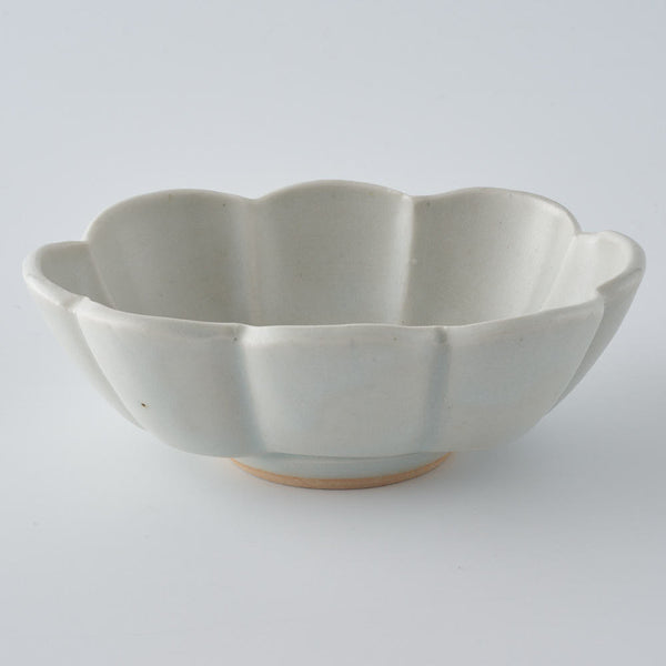 作家 鈴木まどか 白瓷菊割楕円豆鉢 ¥2,420 大人の焼き物