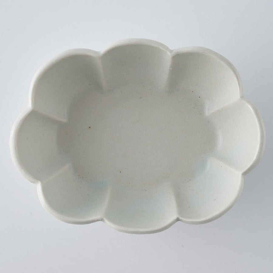 作家　鈴木まどか　白瓷菊割楕円豆鉢