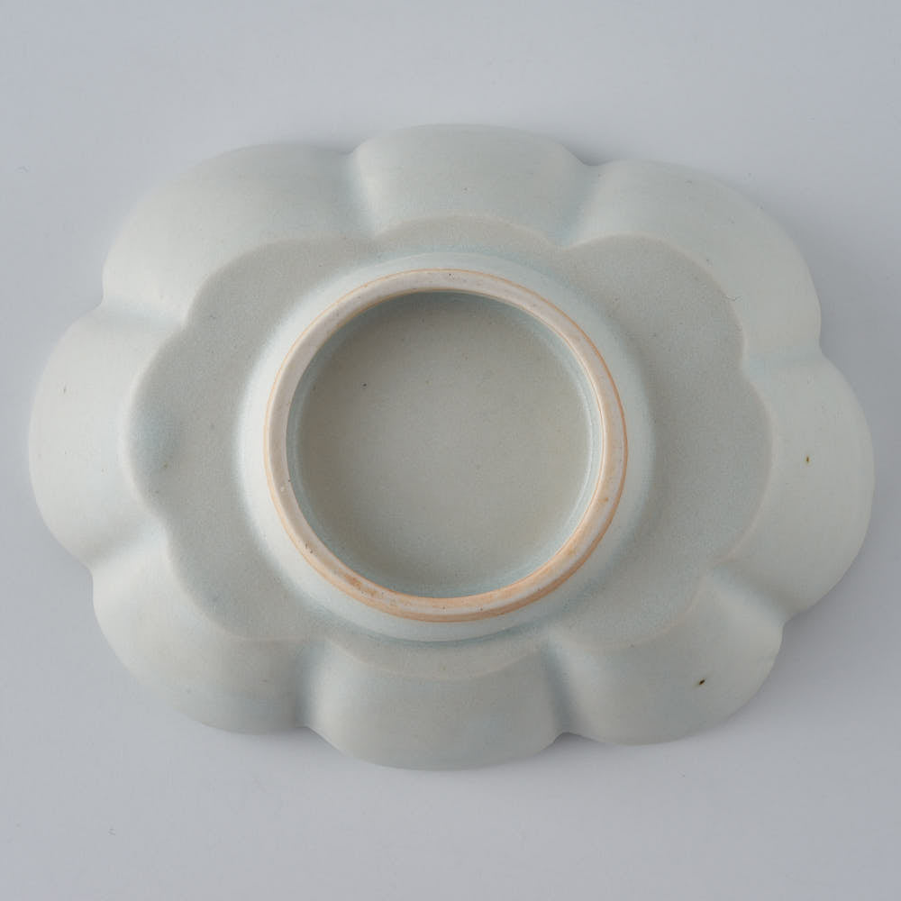 作家　鈴木まどか　白瓷菊割楕円豆鉢