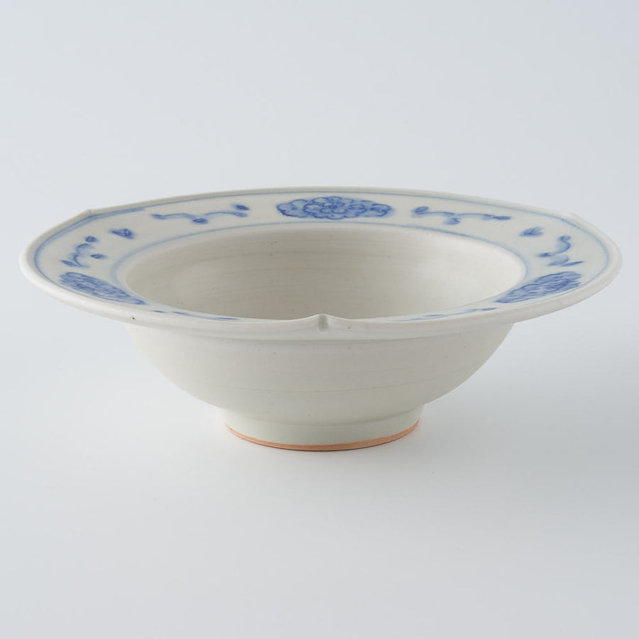 作家　鈴木まどか　安南彫花紋兜鉢