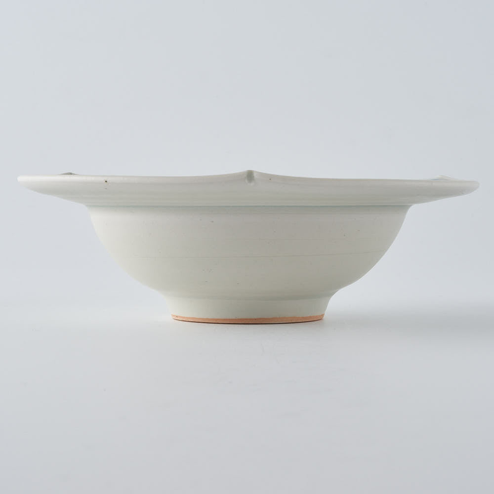 作家　鈴木まどか　安南彫花紋兜鉢