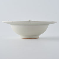 作家　鈴木まどか　安南彫花紋兜鉢