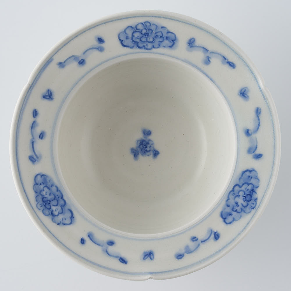 作家　鈴木まどか　安南彫花紋兜鉢