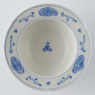 作家　鈴木まどか　安南彫花紋兜鉢