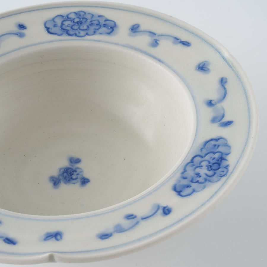 作家　鈴木まどか　安南彫花紋兜鉢