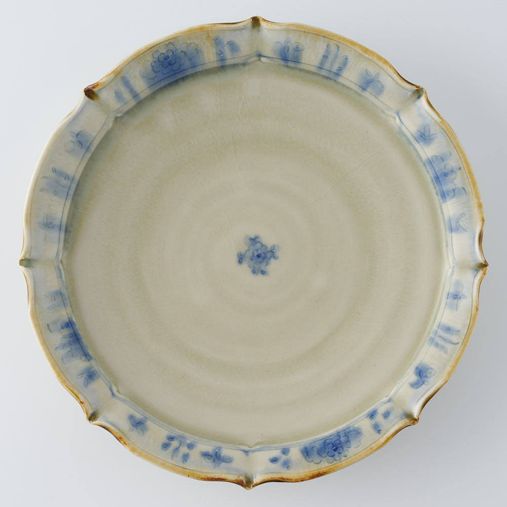 作家　鈴木まどか　輪花彫花紋八寸皿