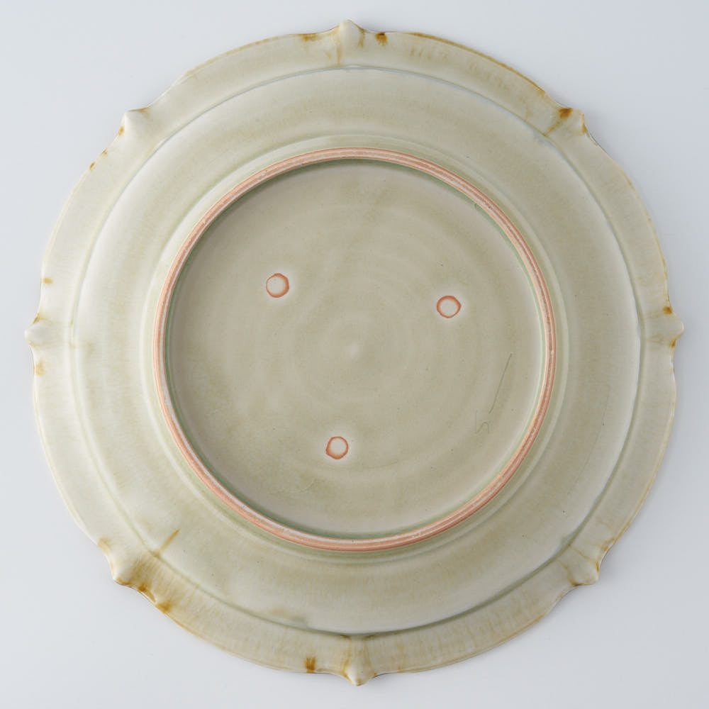 作家　鈴木まどか　輪花彫花紋八寸皿