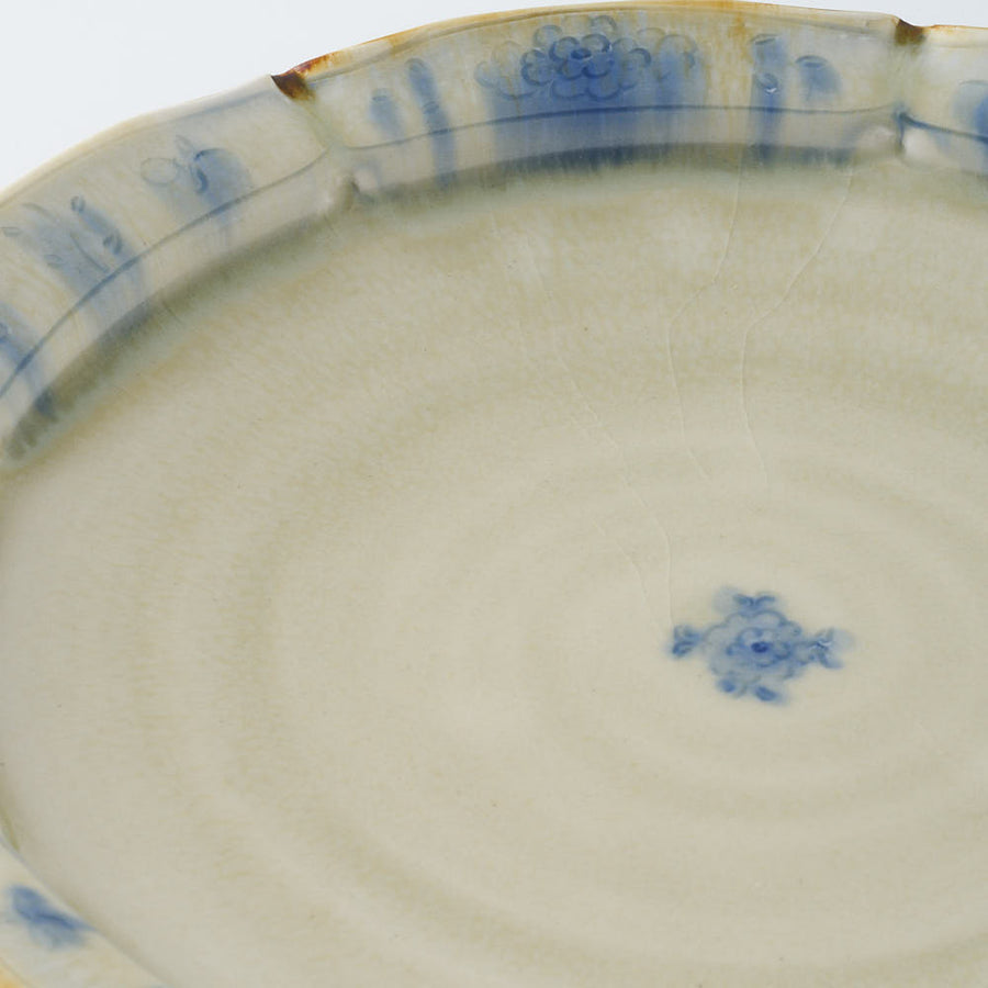 作家　鈴木まどか　輪花彫花紋八寸皿