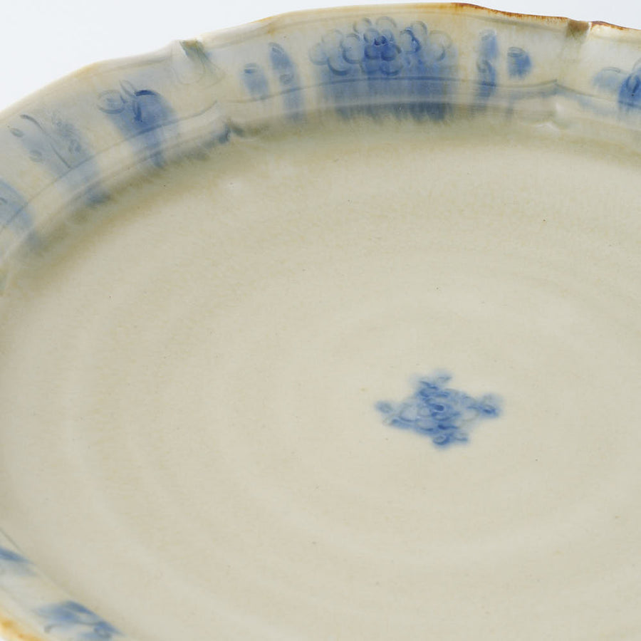 作家　鈴木まどか　輪花彫花紋七寸皿