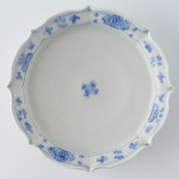 作家　鈴木まどか　輪花彫花紋六寸皿