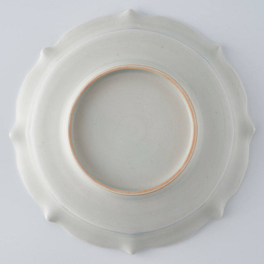 作家　鈴木まどか　輪花彫花紋六寸皿