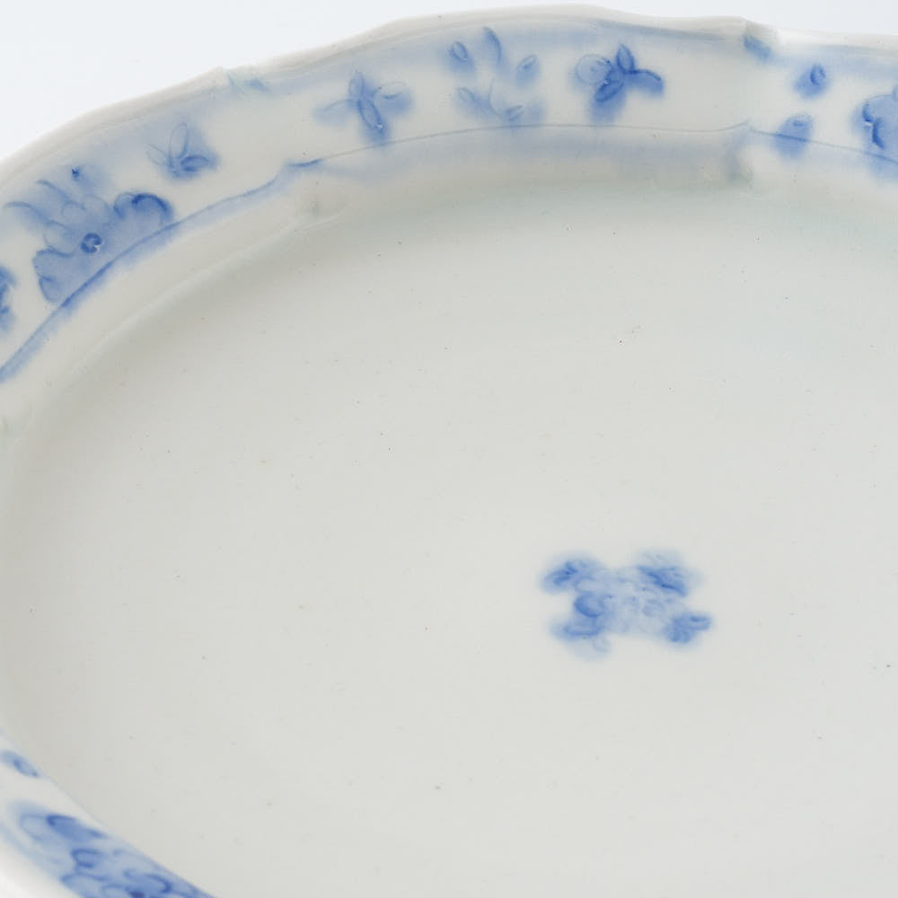 作家　鈴木まどか　輪花彫花紋六寸皿