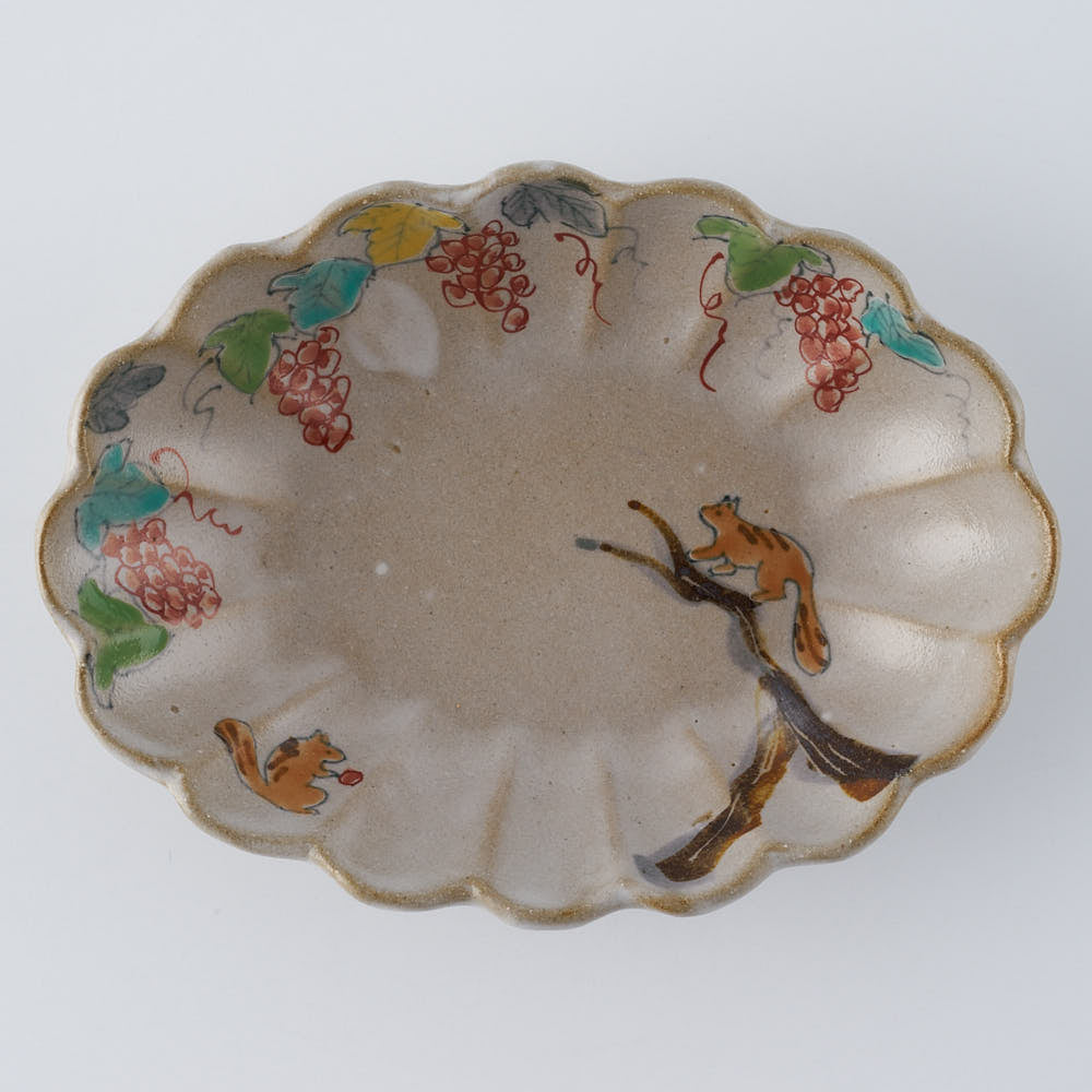 作家　大場紀穂子　リスの輪花楕円小鉢