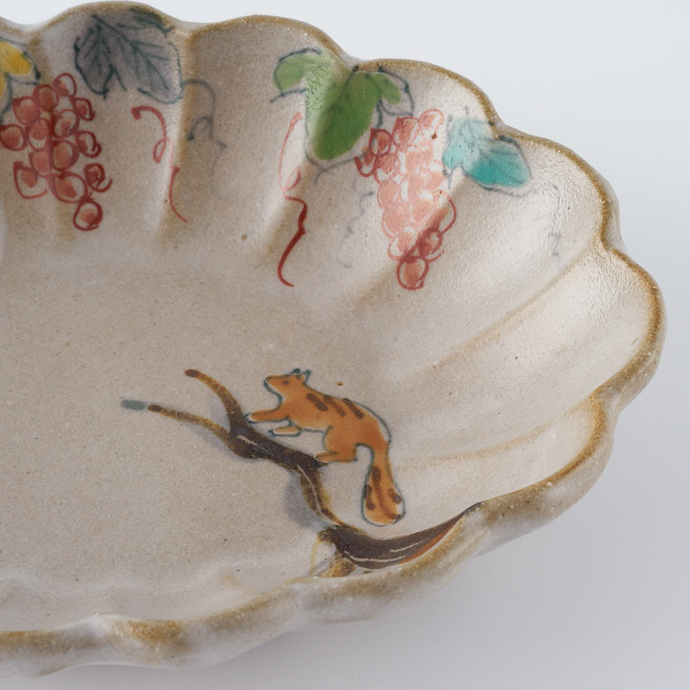 作家　大場紀穂子　リスの輪花楕円小鉢