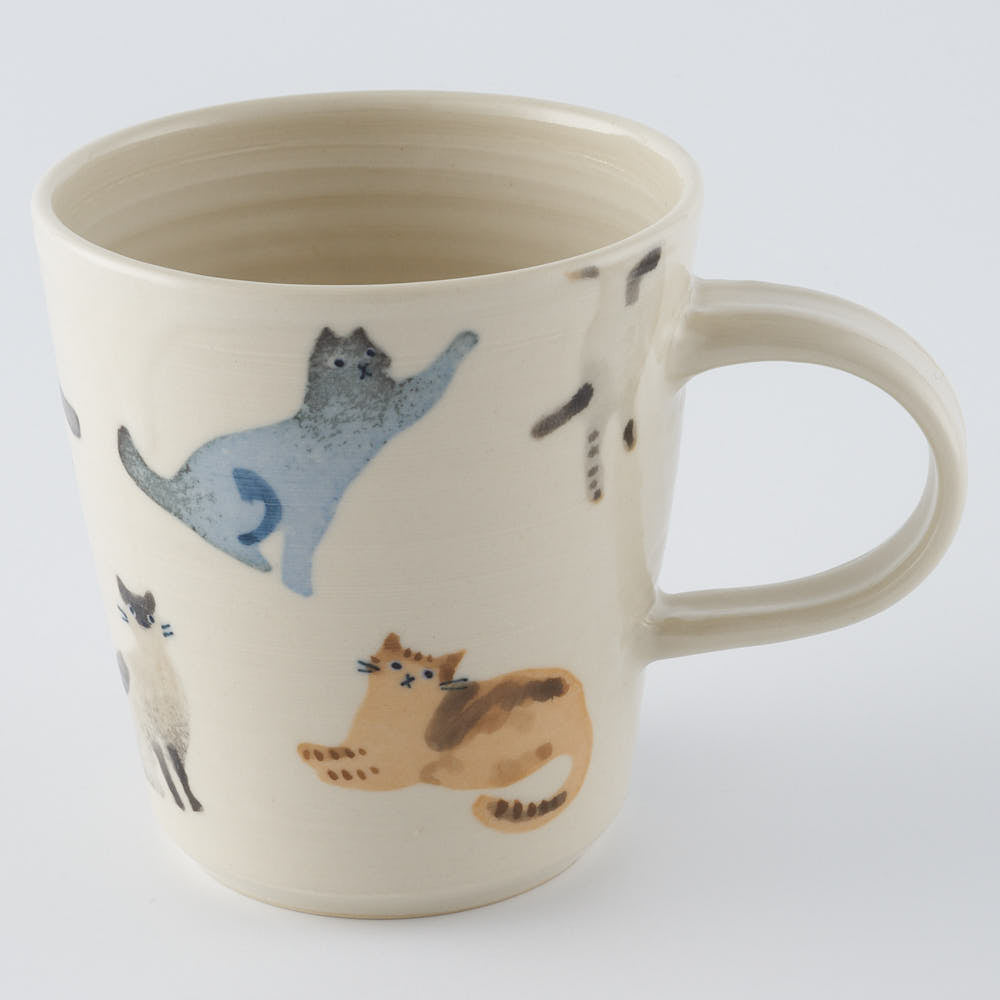 作家　大場紀穂子　ねこいっぱいのマグ