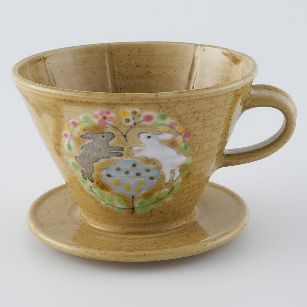 作家　大場紀穂子　うさぎのドリッパー