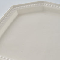 暮縞　ドットシリーズ　ドット隅切り皿　白