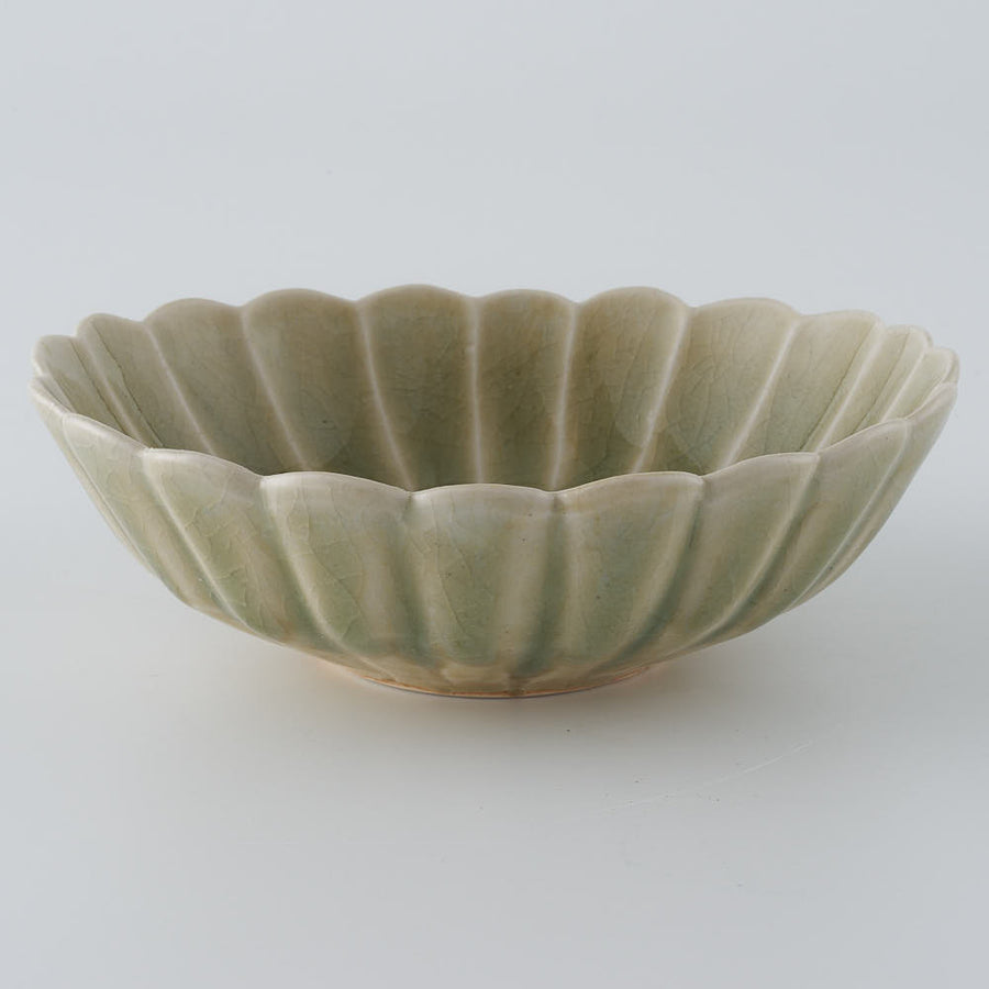 作家 宮田竜司 灰釉 輪花楕円小鉢 ¥3,080 大人の焼き物
