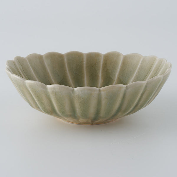 作家 宮田竜司 灰釉 輪花楕円小鉢 ¥3,080 大人の焼き物