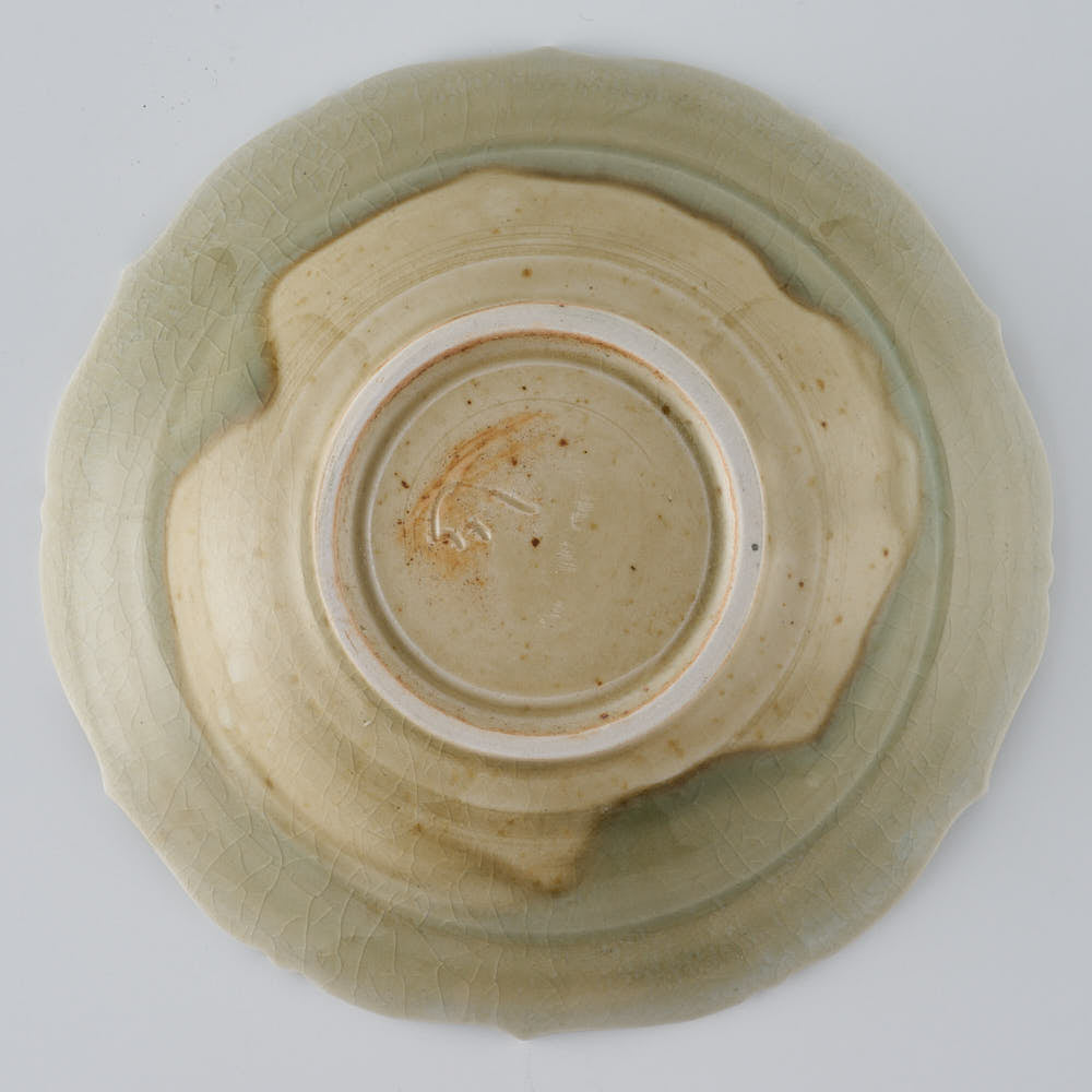 作家 宮田竜司 灰釉 稜花リム皿 ¥3,080 大人の焼き物