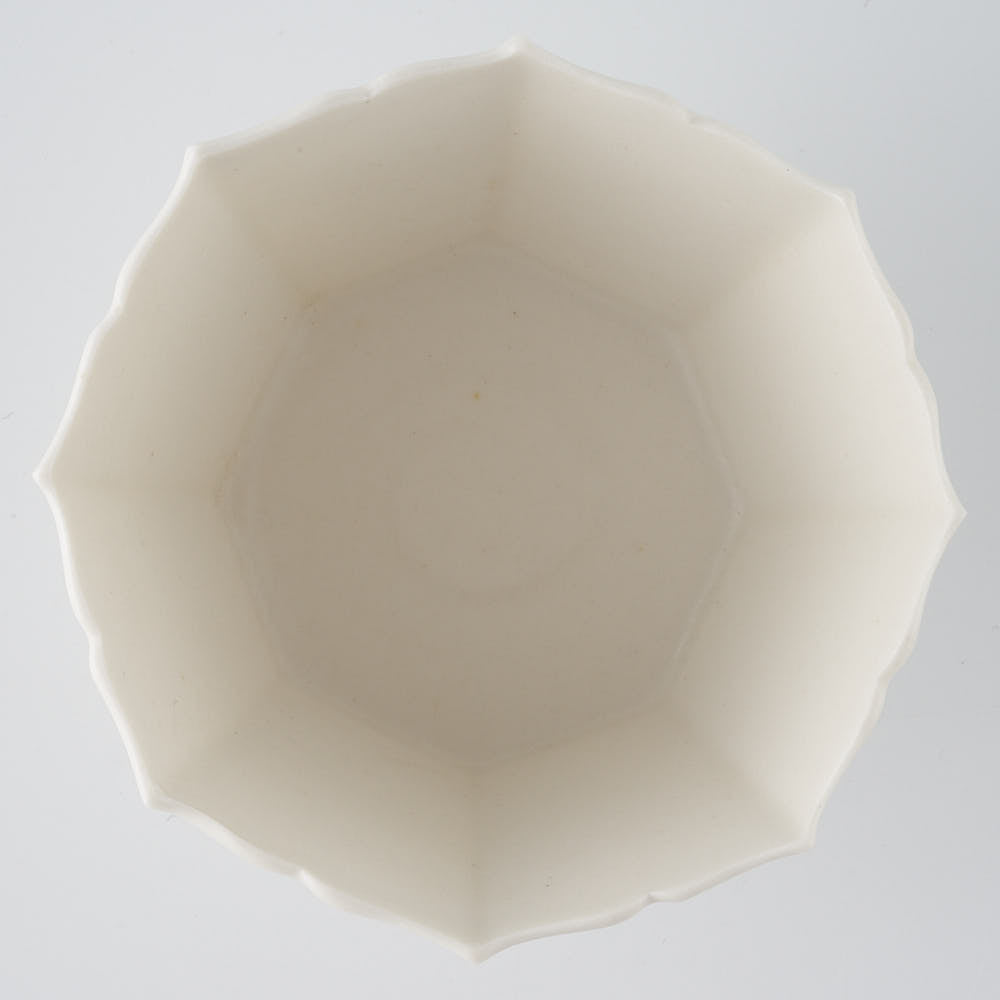 S1　白磁　亀　置物　十三代　玉泉作　28ｃｍ　桐箱入 作家 宮田竜司 マット釉白磁 面取稜花小鉢 ¥2,530 大人の焼き物