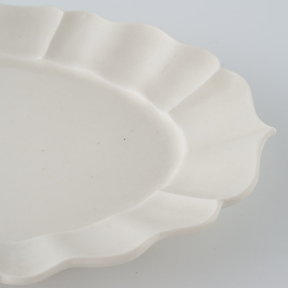 作家物　陶芸　楕円皿　角皿 作家 宮田竜司 マット釉白磁 稜花楕円皿（小） ¥3,960 大人の焼き物