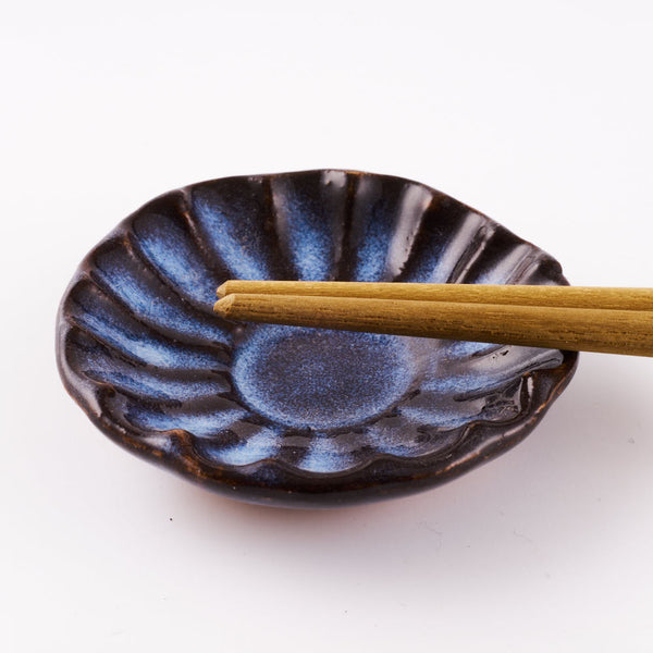 萩焼 松光山 菊花箸置き 青萩釉 ¥660 大人の焼き物